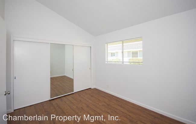 Building Photo - 3760 Vista Campana S