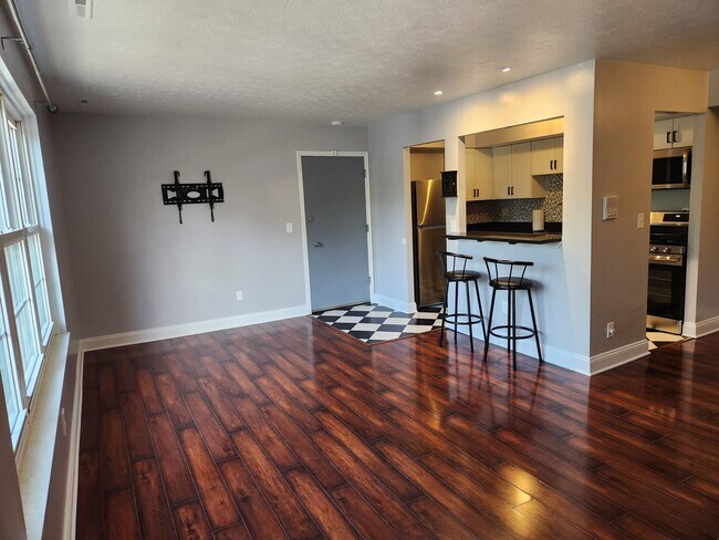 Foto del edificio - 4779 Columbia Rd