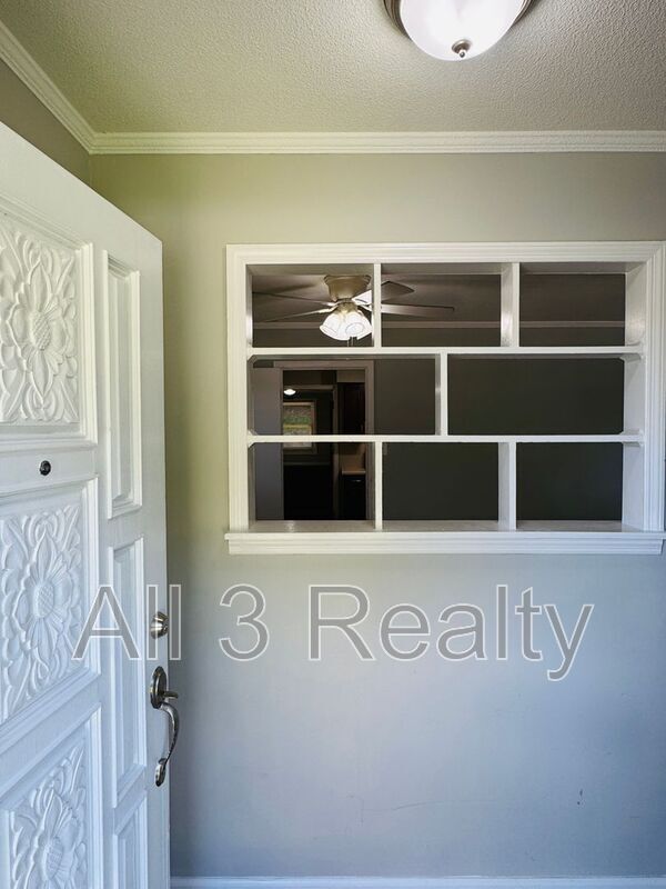 Building Photo - 664 Joryne Dr