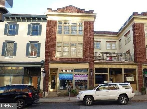 Building Photo - 218 W 9th St