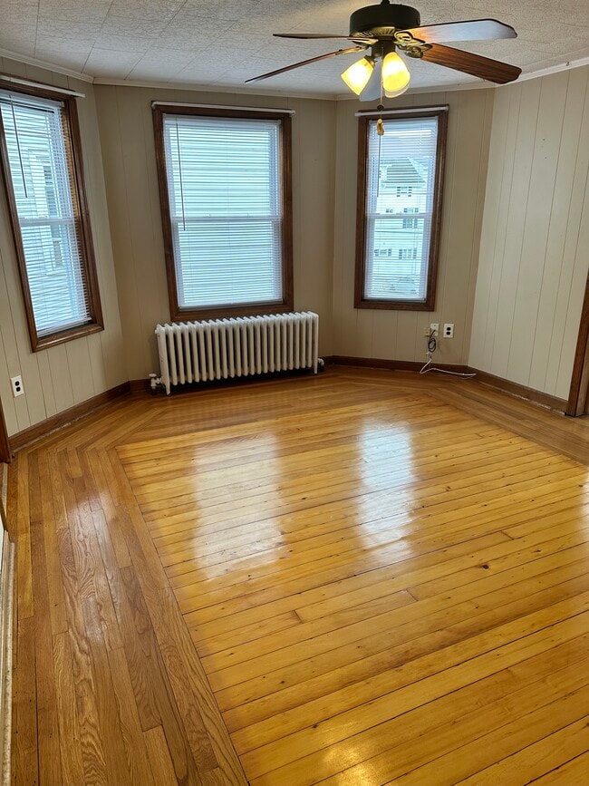 Building Photo - 820 2nd St