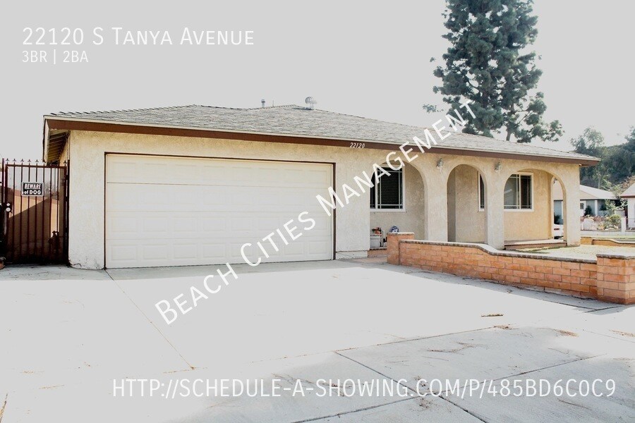 Primary Photo - Amazing 3 Bedroom, 2 Bathroom Home with Gr...