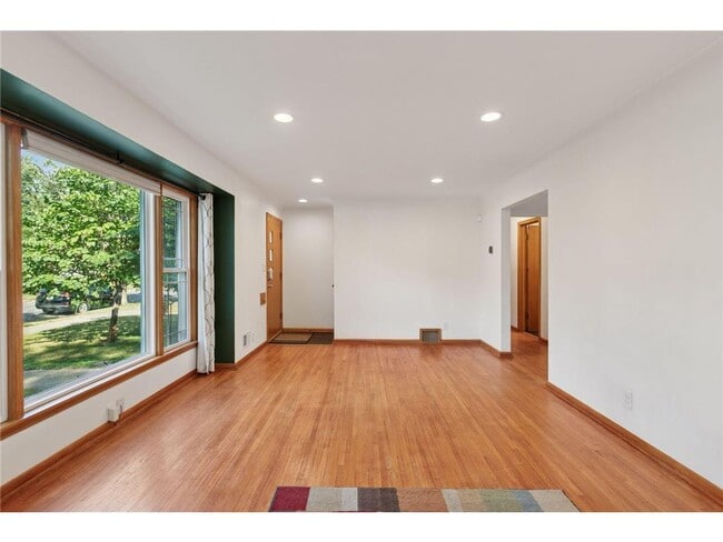 Building Photo - 4215 16th Ave S