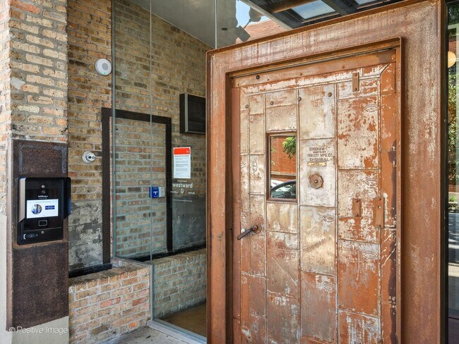 Foto del edificio - 2545 S Dearborn St