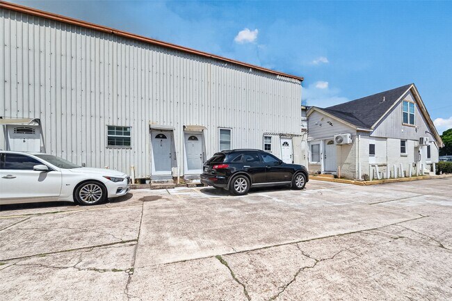 Foto del edificio - 7738 Park Pl Blvd