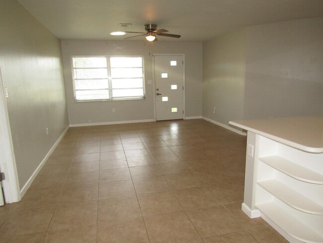 Building Photo - 324 Granada Blvd