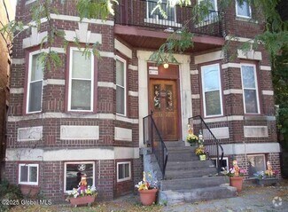 Building Photo - 68 Morris St