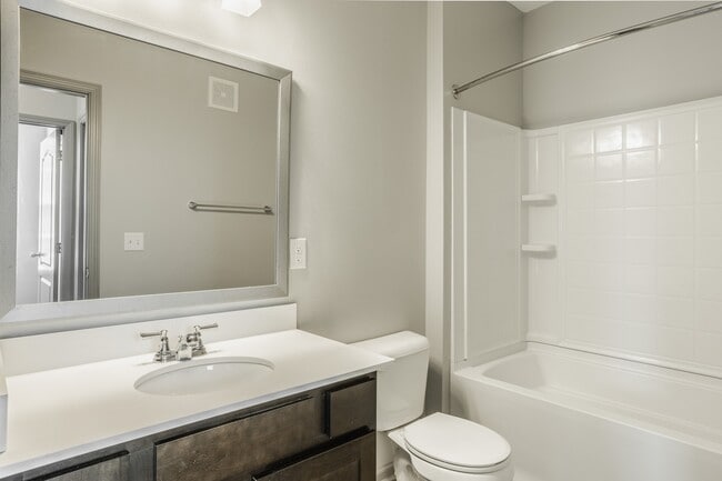 Building Photo - The Avenue at Polaris Apartments