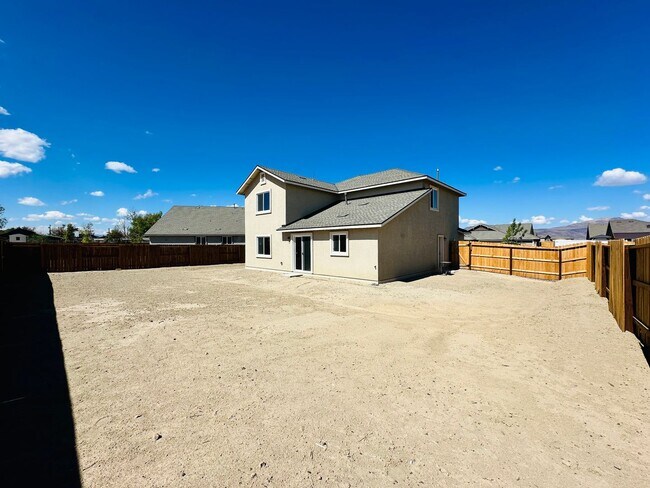 Building Photo - Charming Newer 3 bedroom House