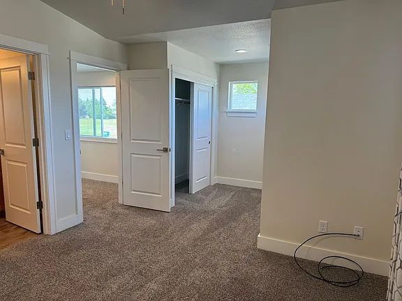 Foto del edificio - 2521 Justine Ln