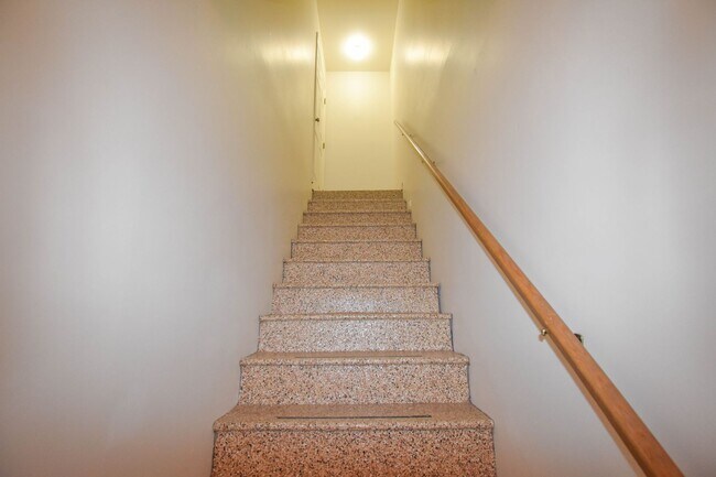 Building Photo - Two Bedroom in Jersey Shore with 1-Car Garage!