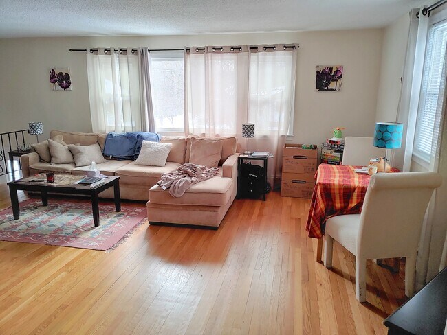 Building Photo - 8 Woodchester Cir