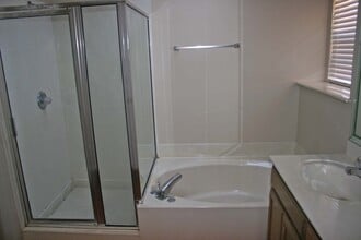 Building Photo - 305 Pear Tree Pl