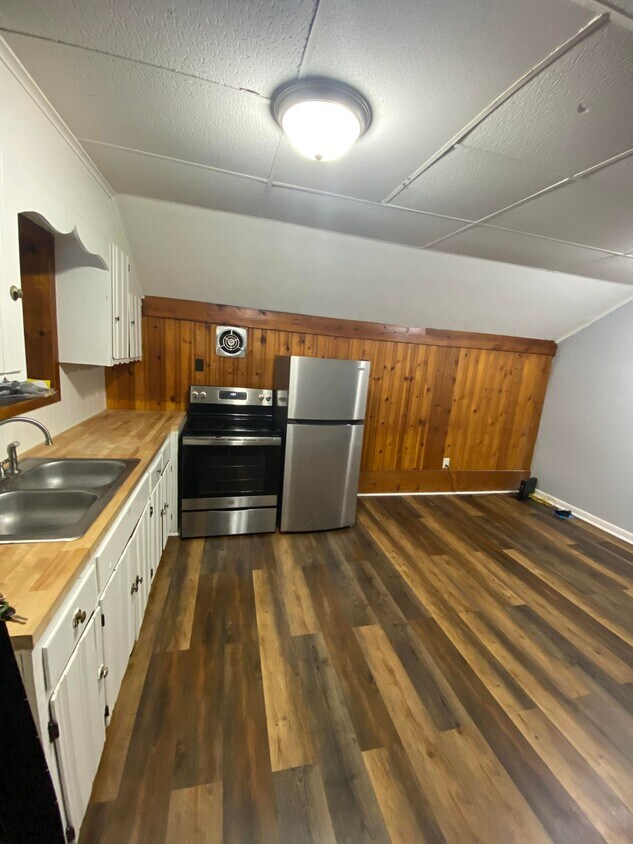 Primary Photo - 103 Boone way