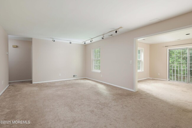 Building Photo - 705 Zlotkin Cir