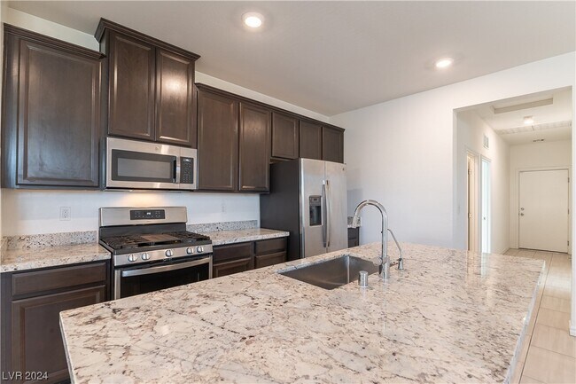 Foto del edificio - 5740 Saltrock Grove St