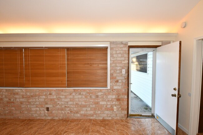 Foto del edificio - 14431 Duncannon Dr