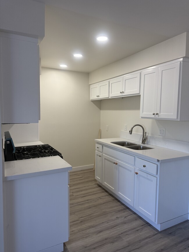 Building Photo - 1357 Armadale Ave