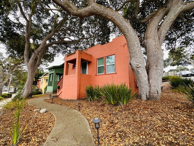 Building Photo - The Lighthouse Cottage in Pacific Grove!