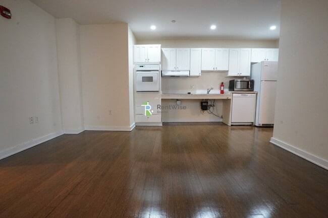 Building Photo - 40 Boylston St