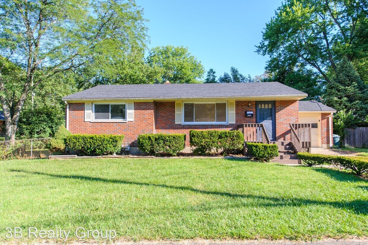 Primary Photo - 3 br, 1 bath House - 2656 ROYAL GLEN