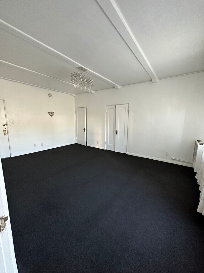 Foto del edificio - 2041 N Vermont Ave