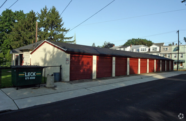 Building Photo - 435 Radcliffe St