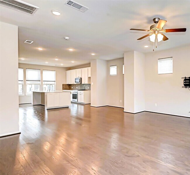Foto del edificio - 3115 Roseland Terrace Ln
