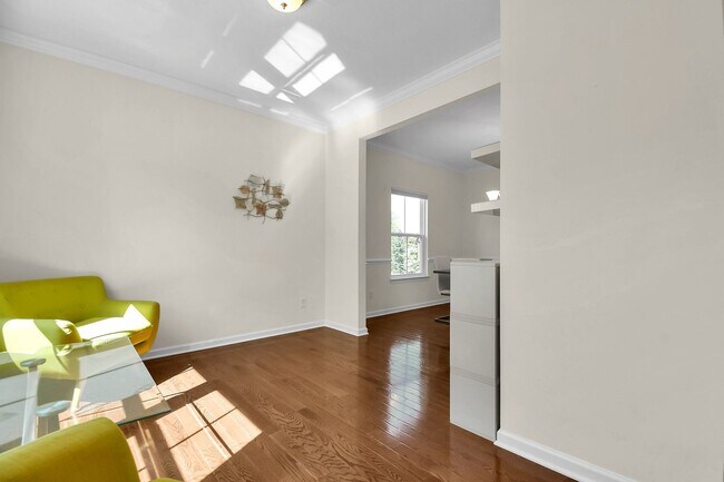 Foto del edificio - Spacious 3 Bedroom Home with Loft, Elegant...