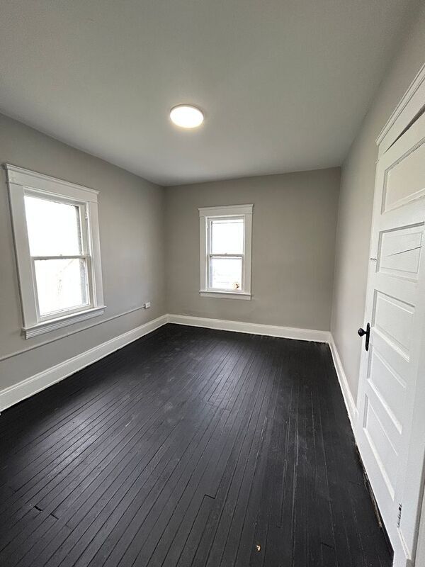 Foto del edificio - 2932 E 118th St