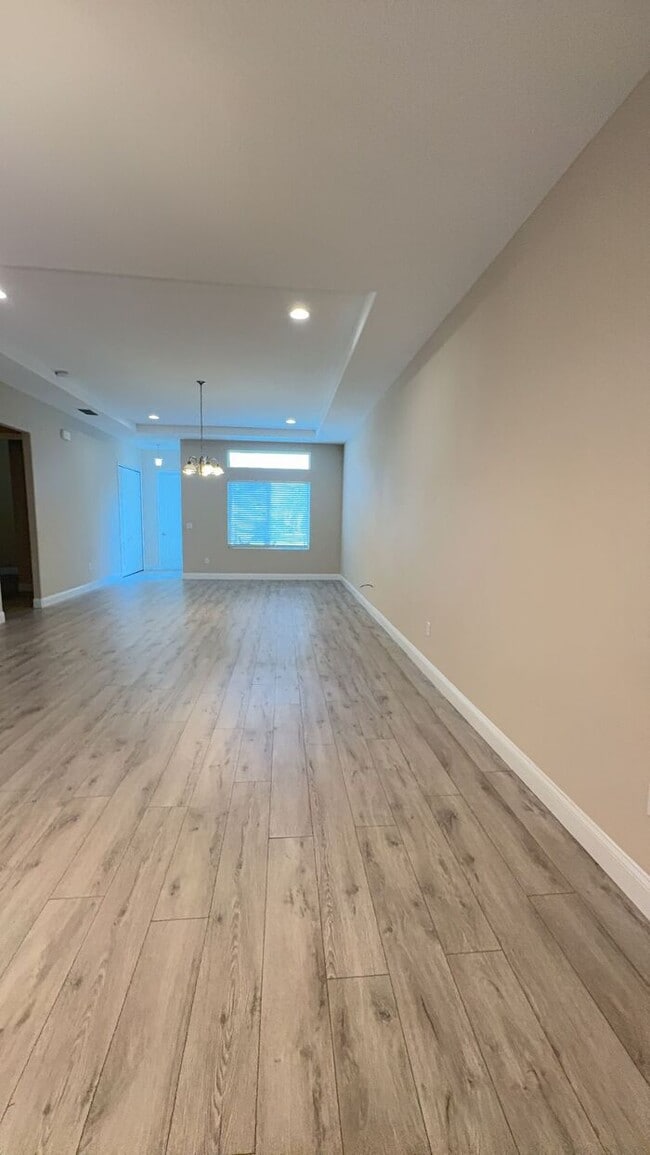 Building Photo - 1 Linden Place Unit B