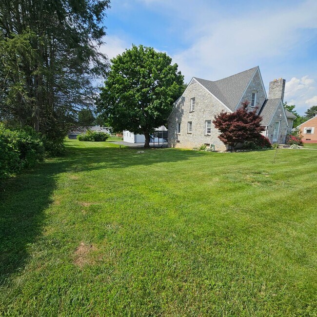 Foto del edificio - COMING SOON!!  Gorgeous 4 Bedroom Home in ...