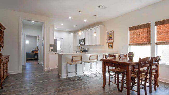 Building Photo - 2910 Clearview Ave