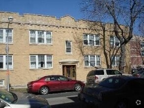 Building Photo - 2336 W Waveland Ave