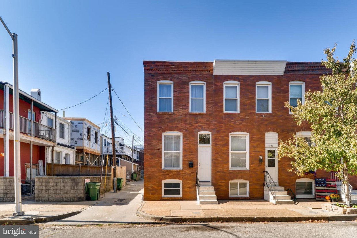 Primary Photo - 634 Grundy St