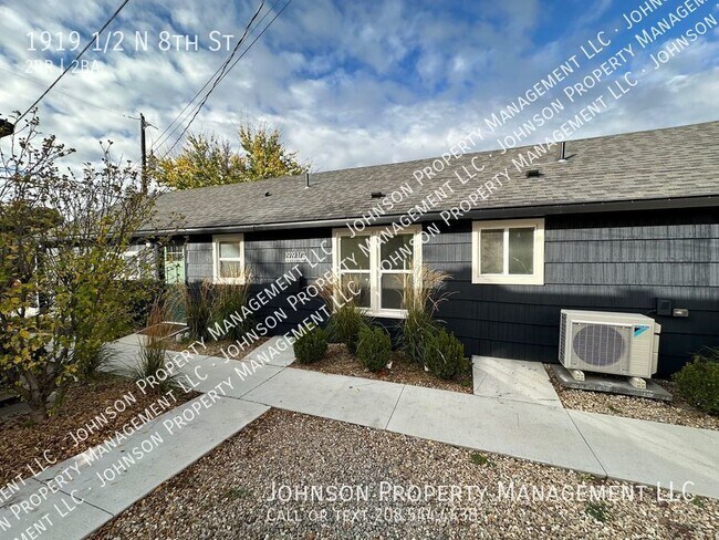 Building Photo - Wonderfully remodeled in the heart of the ...