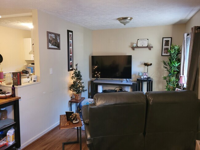 Photo - 1110 Sarah St Apartments