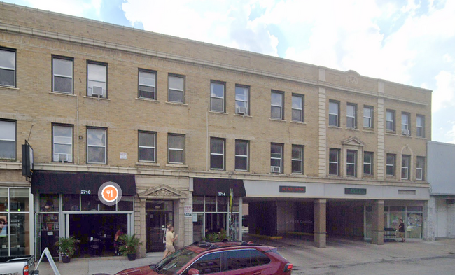 Foto del edificio - 2712 N Milwaukee Ave