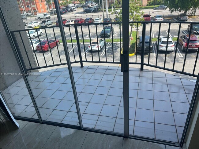 Foto del edificio - 5201 NW 7th St