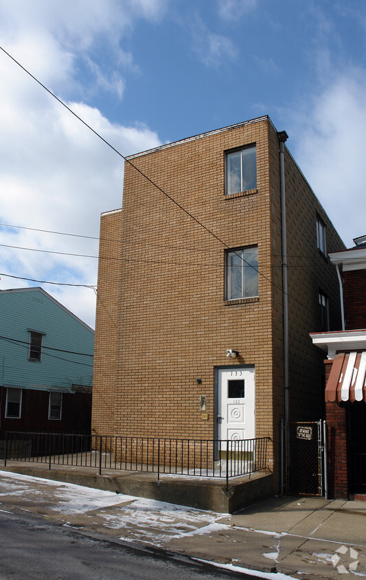 Building Photo - 133 Stamm Ave
