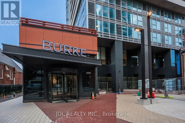 Building Photo - 609 Sherbourne St