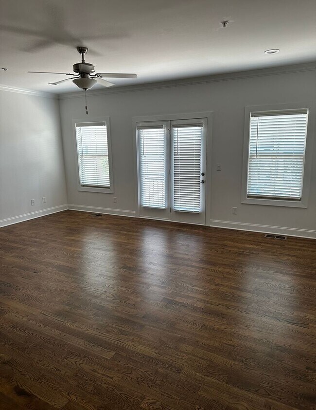Building Photo - Luxury Town Home - Williamson County
