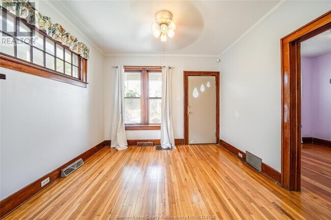 Building Photo - 552 Elm Ave
