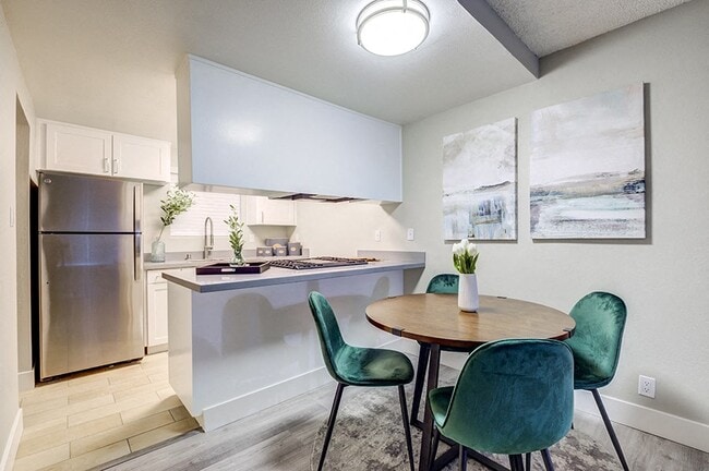 Building Photo - The Edge on the Boulevard