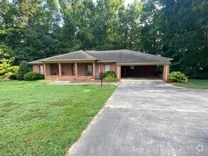 Building Photo - 726 Farm Rd