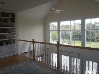 Foto del edificio - 28 Fairbanks Ct