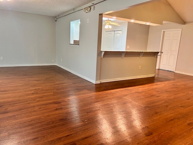 Foto del edificio - 4294 Tanglewilde Dr S