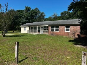 Building Photo - 461 Sweetwater Cir