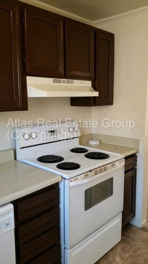 Building Photo - CHARMING CREEKSIDE APARTMENT