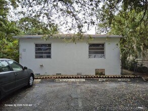 Building Photo - 1936 Monroe St